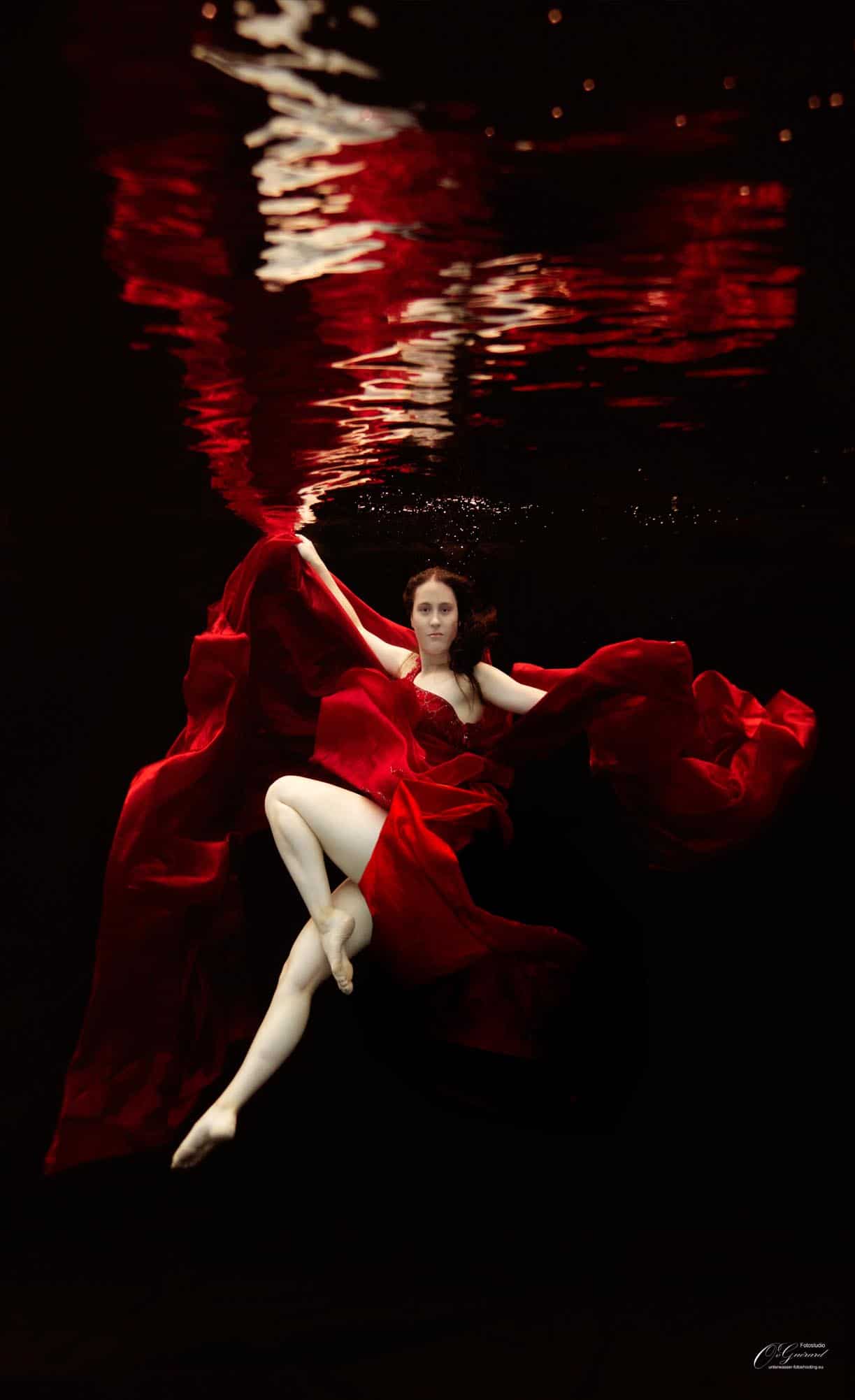 Unterwasser Model-Fotoshooting mit Sarah - Fotograf Oliver von Guerard